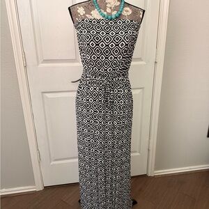 Old Navy Black and White Sleeveless Sheath Maxi Dress